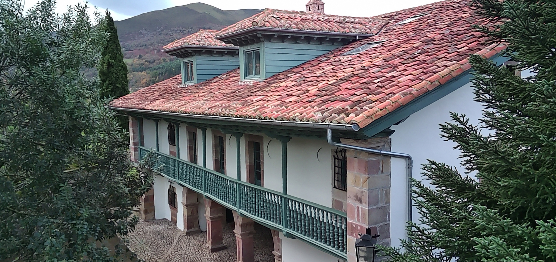 hotel rural encanto cantabria saja cabuerniga casa luca de tena exteriores jardin cab 10