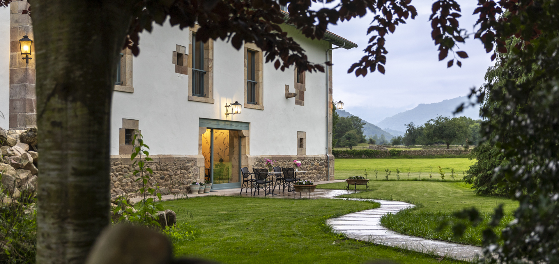 hotel rural encanto cantabria saja cabuerniga casa luca de tena exteriores jardin cab
