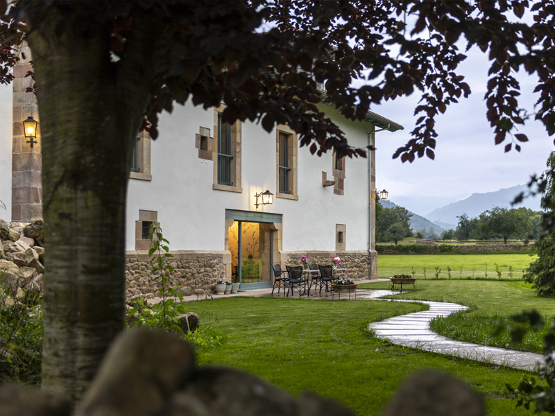 hotel rural encanto cantabria saja cabuerniga casa luca de tena exteriores jardin