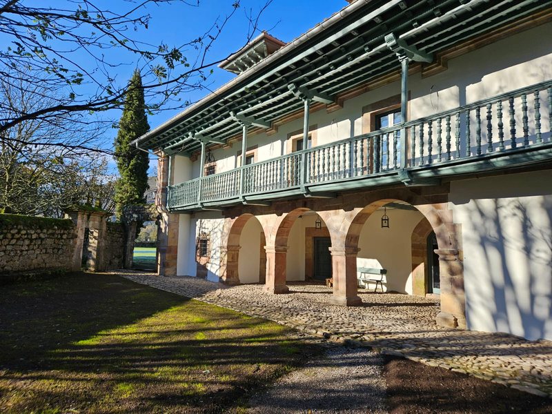 Habitación de Casa Luca de Tena, hotel boutique en Cantabria